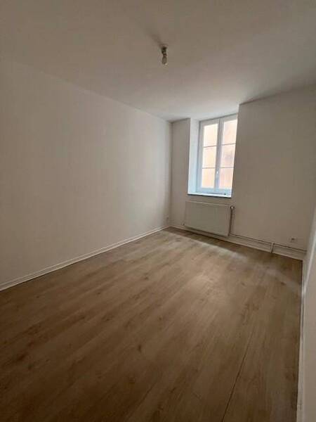 Location appartement rénové 3 pièces 57.5 m² à Mâcon 71000 4 - 560 €