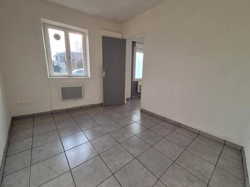 Rent apartment appartement 1 room 35 m² in Feillens 01570 - 380 €