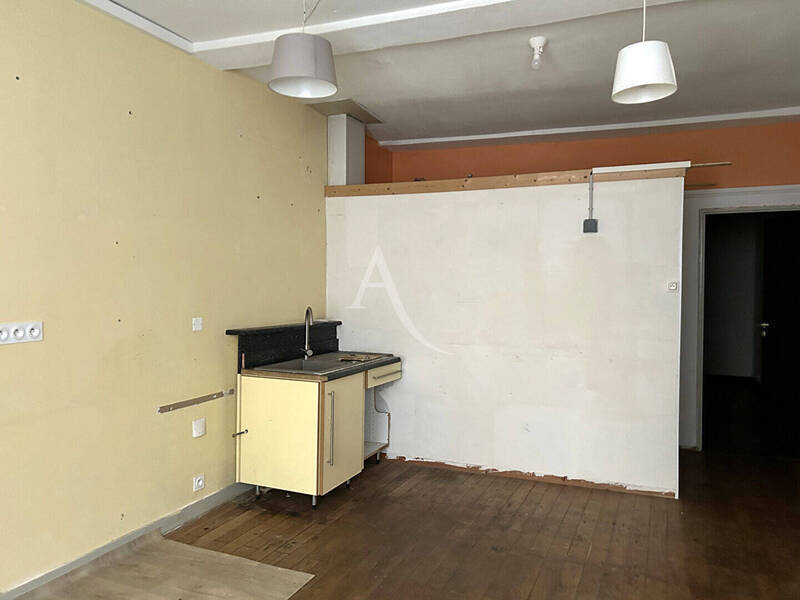 Vente local commercial à Mâcon 71000 127 500 €