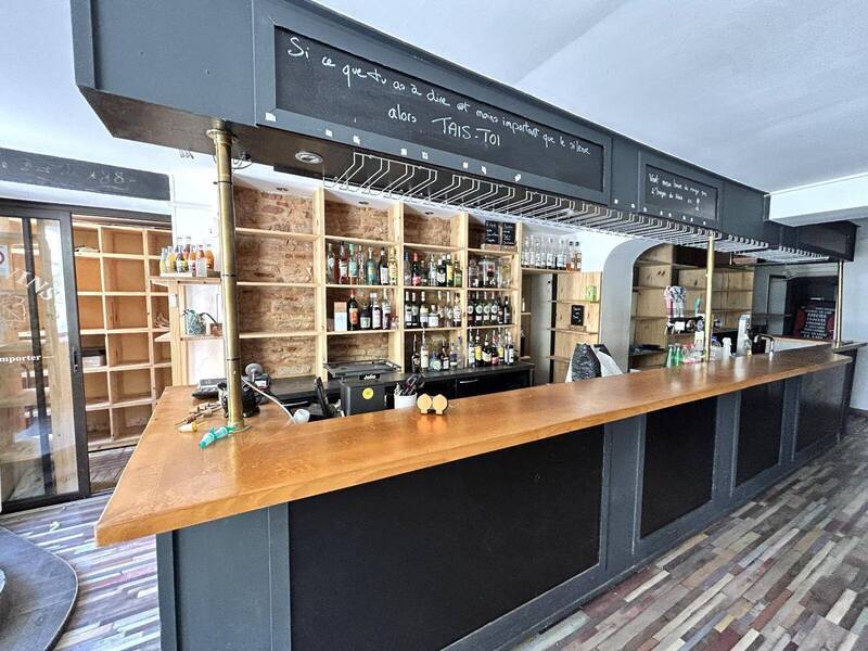 Rent professional premises boutique in Mâcon 71000 2 535 €