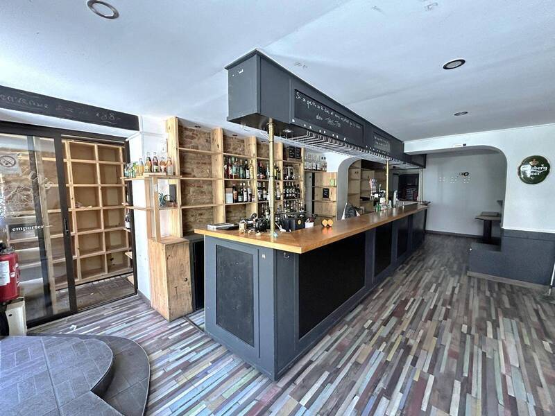 Rent professional premises boutique in Mâcon 71000 2 535 €