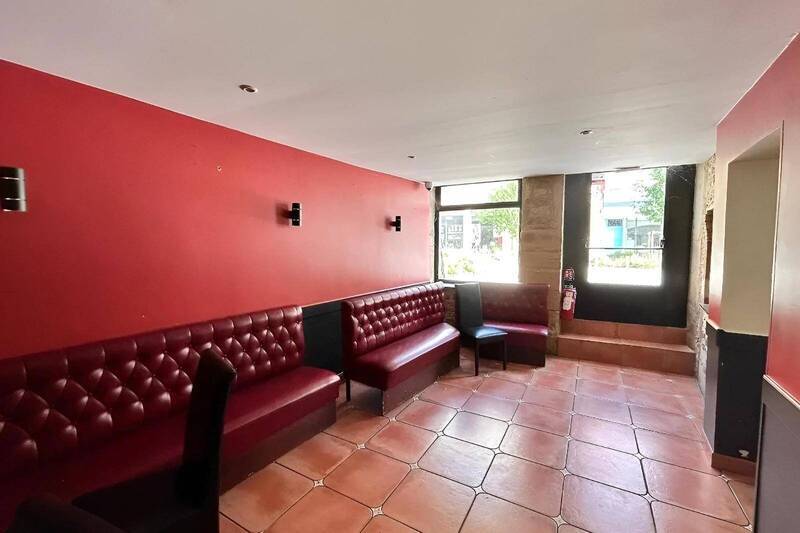 Rent professional premises boutique in Mâcon 71000 2 535 €