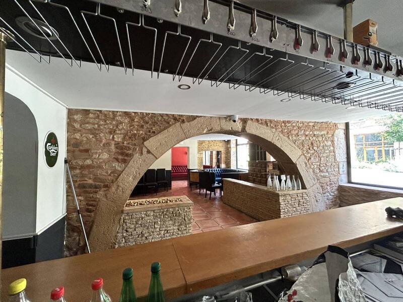 Rent professional premises boutique in Mâcon 71000 2 535 €