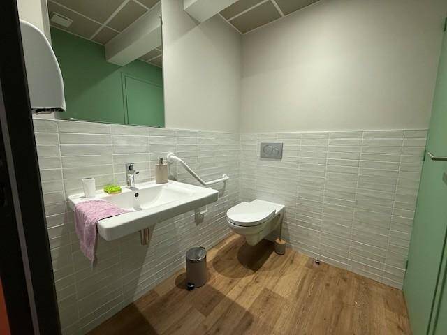 Rent professional premises boutique in Solutré-Pouilly 71960 550 €