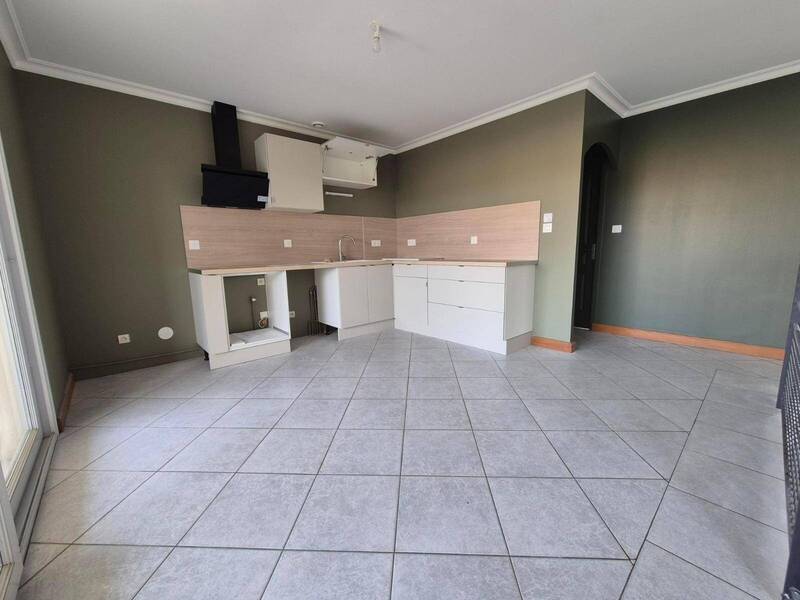 Location appartement 4 pièces 100.74 m² à Crêches-sur-Saône 71680 5 - 900 €