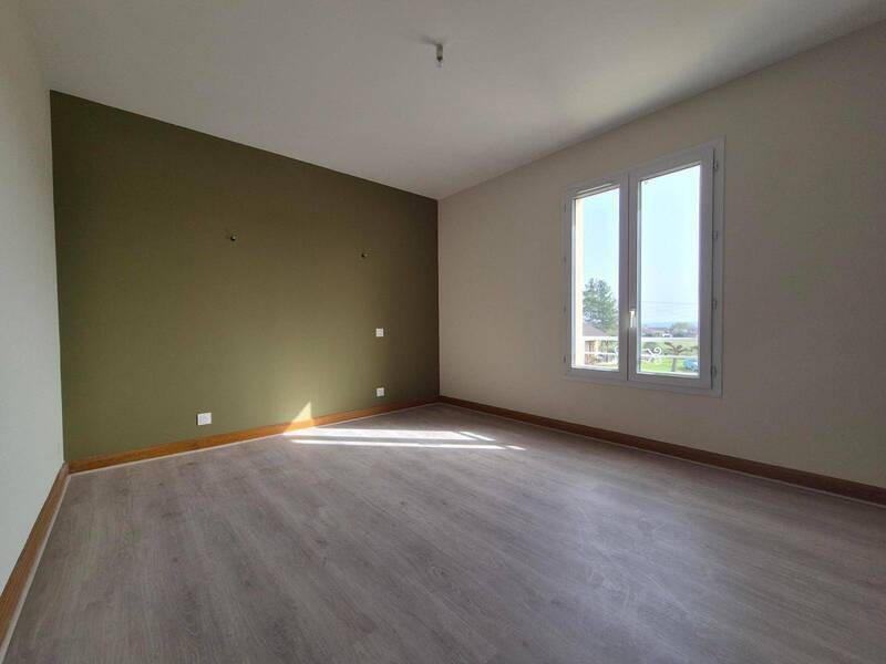 Location appartement 4 pièces 100.74 m² à Crêches-sur-Saône 71680 5 - 900 €