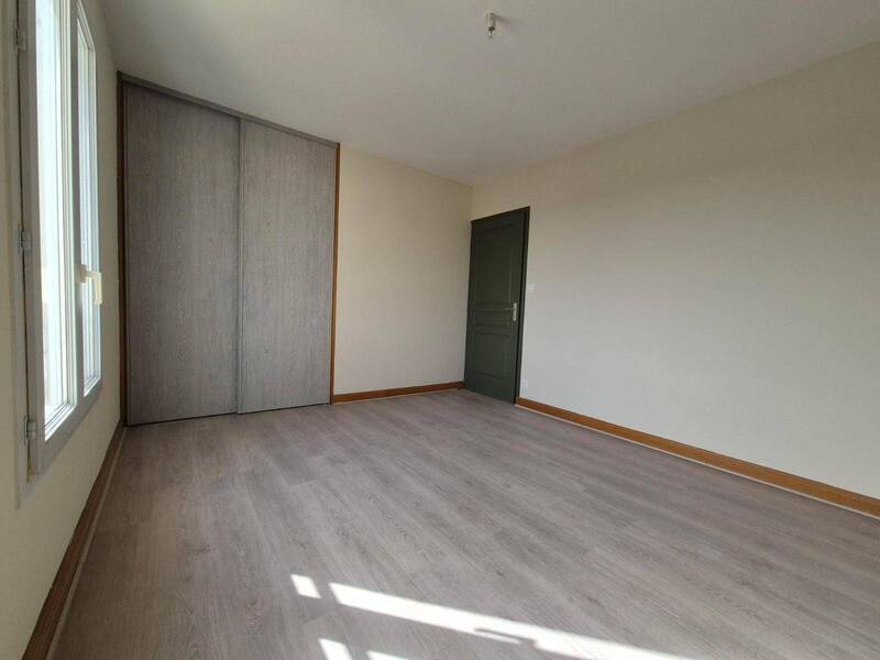 Location appartement 4 pièces 100.74 m² à Crêches-sur-Saône 71680 5 - 900 €