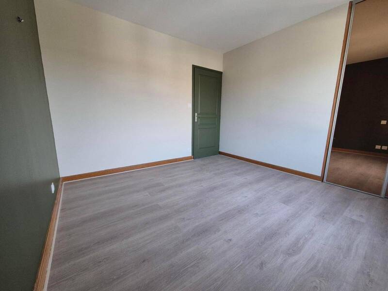 Location appartement 4 pièces 100.74 m² à Crêches-sur-Saône 71680 5 - 900 €