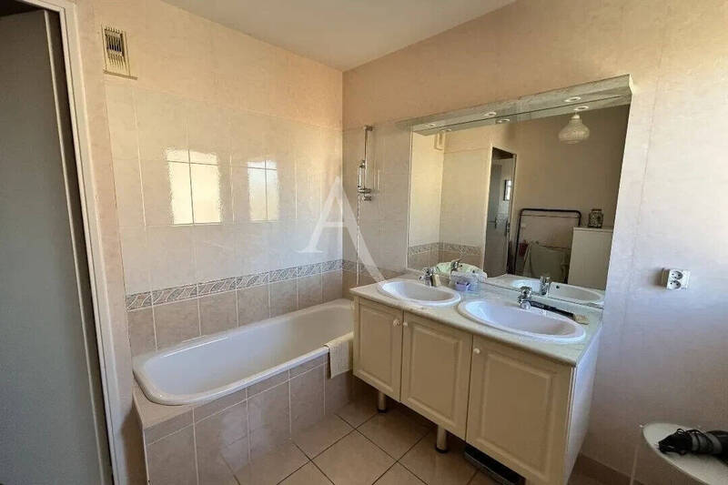 Vente appartement 5 pièces 137.01 m² à Mâcon 71000