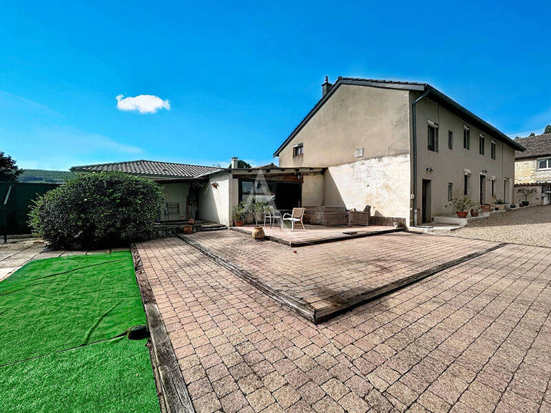 Buy house maison 6 rooms 170 m² in Viré 71260