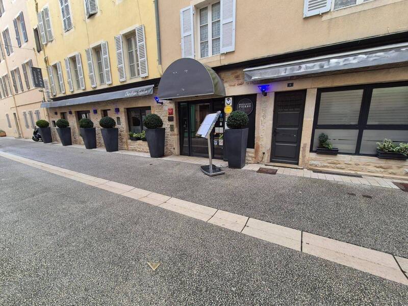 Location local boutique à Mâcon 71000 3 700 €