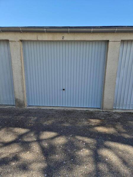 Rent garage - parking parking in Charnay-lès-Mâcon 71850 - 60 €