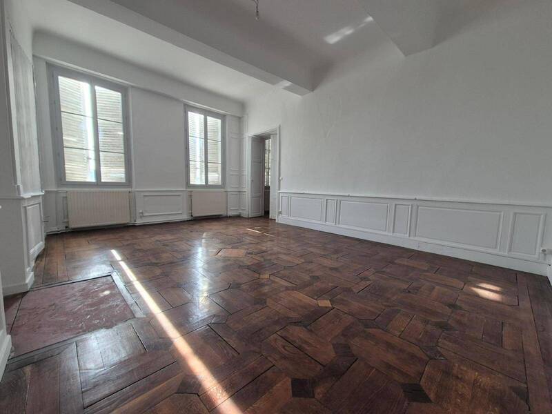 Location appartement 5 pièces 153.77 m² à Mâcon 71000 4 - 765 €