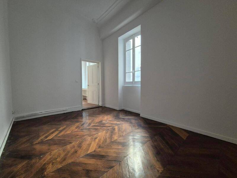 Location appartement 5 pièces 153.77 m² à Mâcon 71000 4 - 765 €