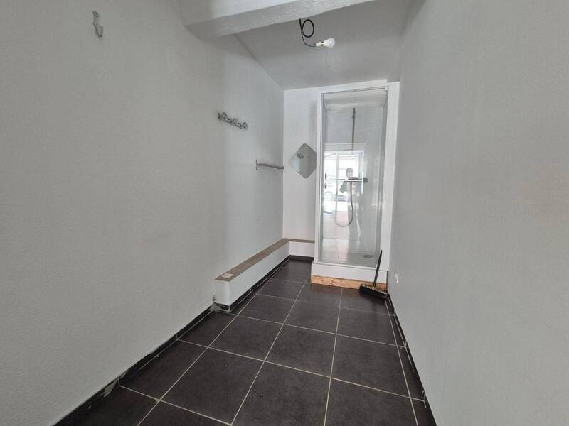 Rent professional premises boutique in Mâcon 71000 350 €