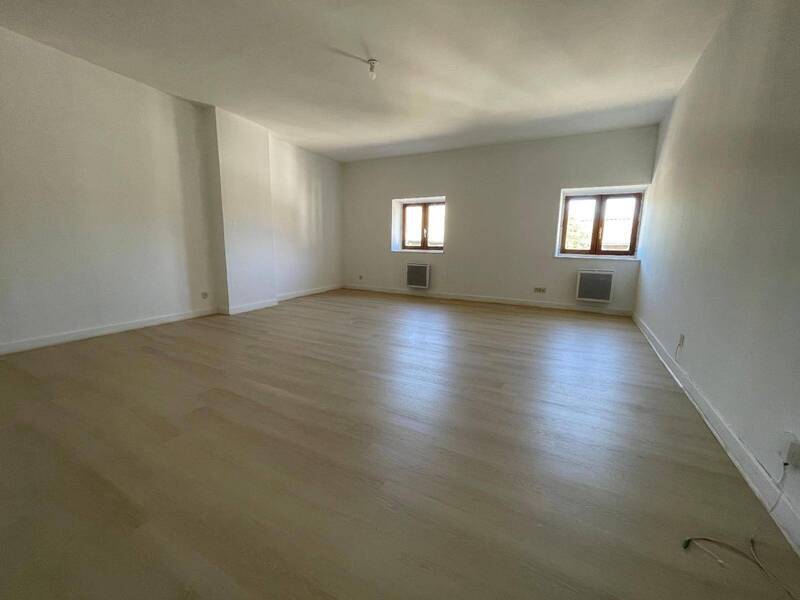Rent apartment appartement 1 room 45.3 m² in Crêches-sur-Saône 71680 5 - 390 €