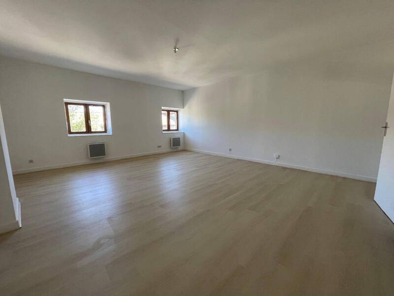 Rent apartment appartement 1 room 45.3 m² in Crêches-sur-Saône 71680 5 - 390 €