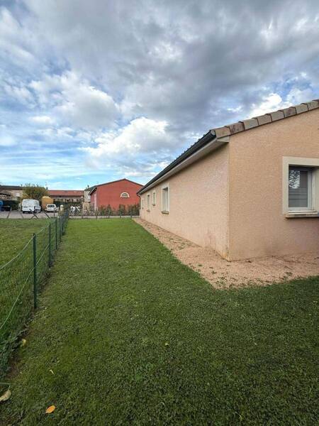 Location maison 4 pièces 97.45 m² à Azé 71260 6 - 1 000 €