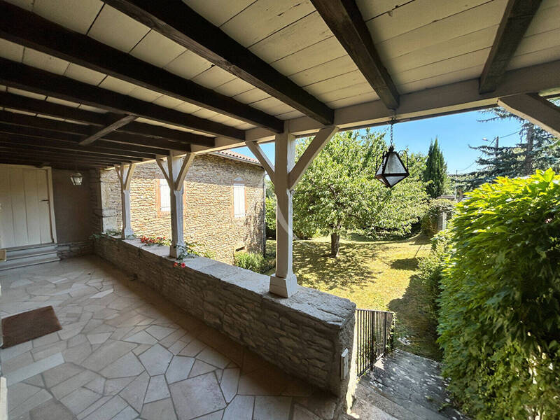 Buy house maison 7 rooms 155 m² in La Roche-Vineuse 71960