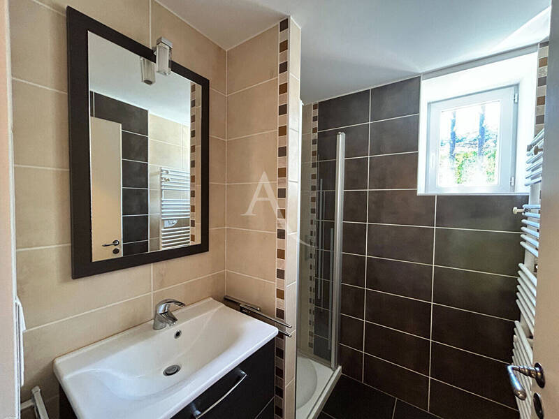 Buy house maison 7 rooms 155 m² in La Roche-Vineuse 71960