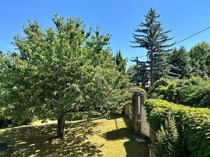 Buy house maison 7 rooms 155 m² in La Roche-Vineuse 71960