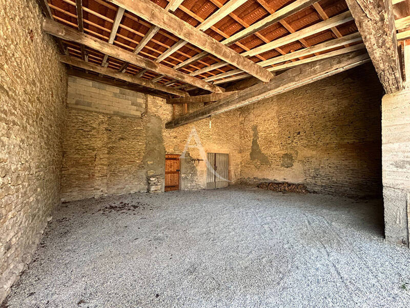 Buy house maison 7 rooms 155 m² in La Roche-Vineuse 71960