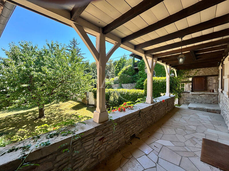 Buy house maison 7 rooms 155 m² in La Roche-Vineuse 71960