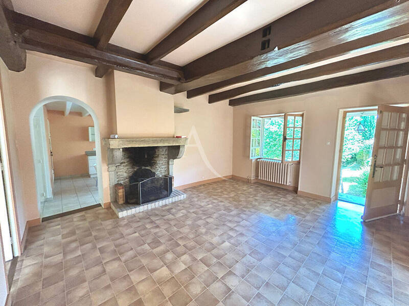 Buy house maison 7 rooms 155 m² in La Roche-Vineuse 71960