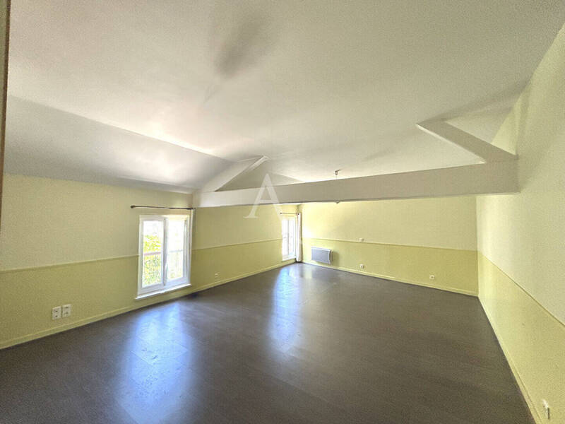 Buy house maison 7 rooms 155 m² in La Roche-Vineuse 71960