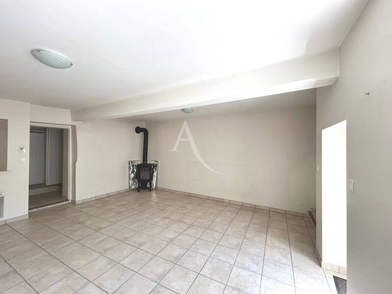 Buy house maison 7 rooms 155 m² in La Roche-Vineuse 71960