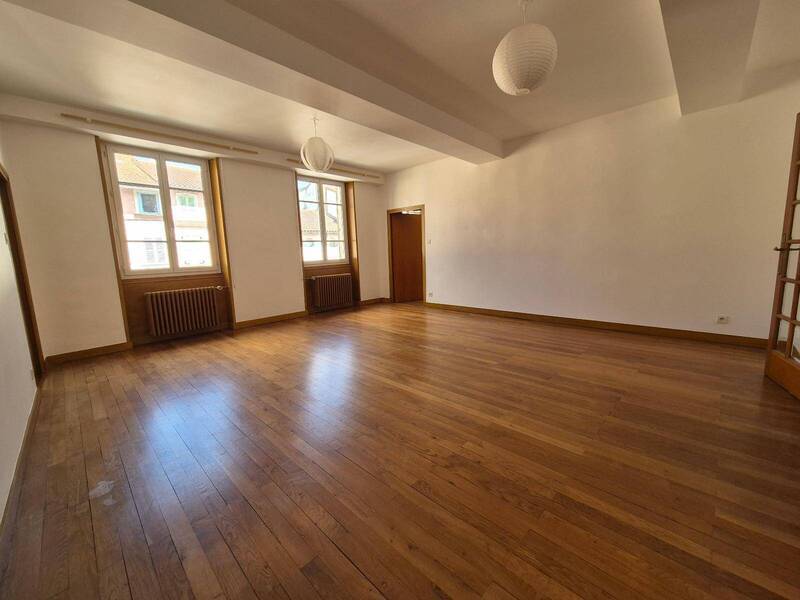 Location appartement 4 pièces 165 m² à Pont-de-Vaux 01190 4 - 740 €