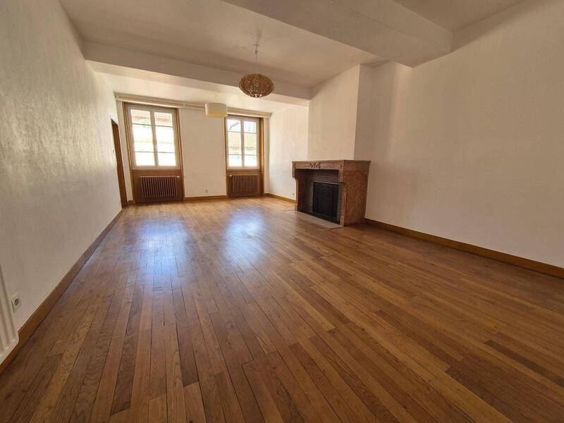 Location appartement 4 pièces 165 m² à Pont-de-Vaux 01190 4 - 740 €