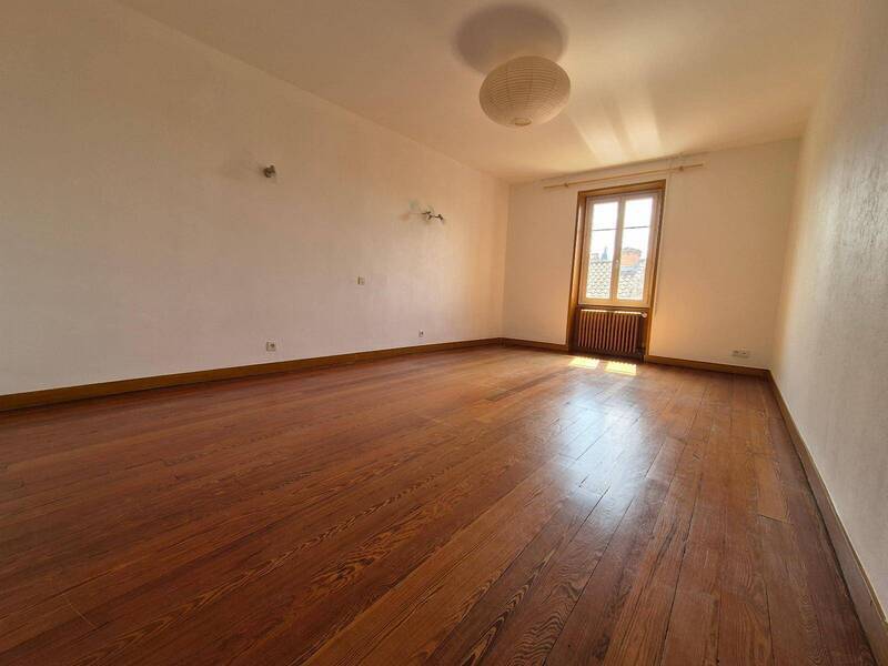 Location appartement 4 pièces 165 m² à Pont-de-Vaux 01190 4 - 740 €