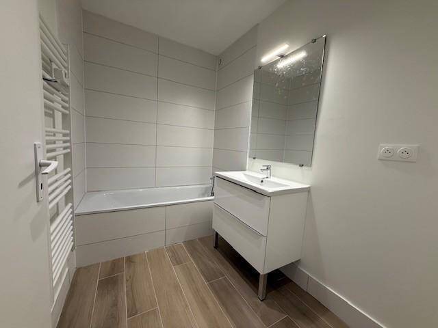 Location maison de village 4 pièces 119.79 m² à La Chapelle-de-Guinchay 71570 4 - 950 €