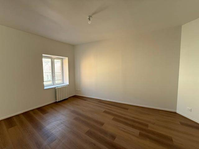 Location appartement 3 pièces 57.59 m² à La Chapelle-de-Guinchay 71570 5 - 560 €