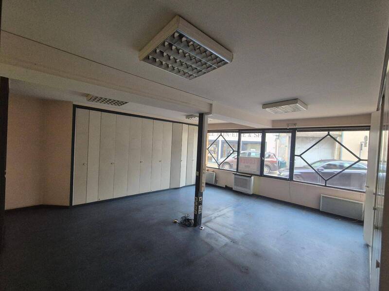 Location local boutique à La Chapelle-de-Guinchay 71570 720 €