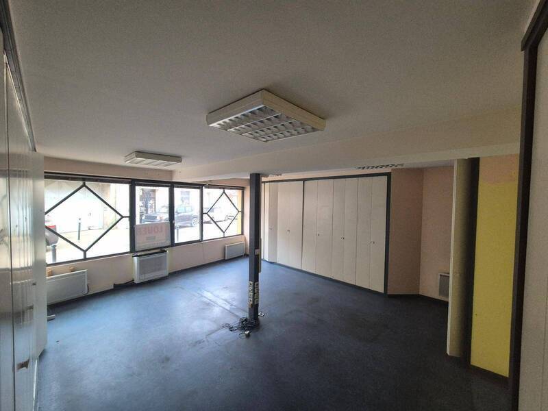 Location local boutique à La Chapelle-de-Guinchay 71570 720 €