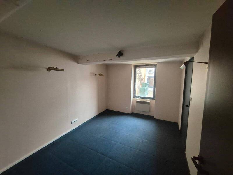 Location local boutique à La Chapelle-de-Guinchay 71570 720 €
