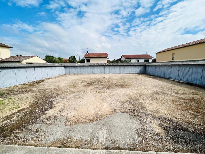 Location garage - parking garage / box à Charnay-lès-Mâcon 71850 - 63 €