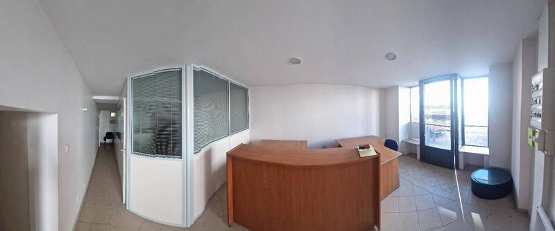 Location local boutique à Charnay-lès-Mâcon 71850 800 €
