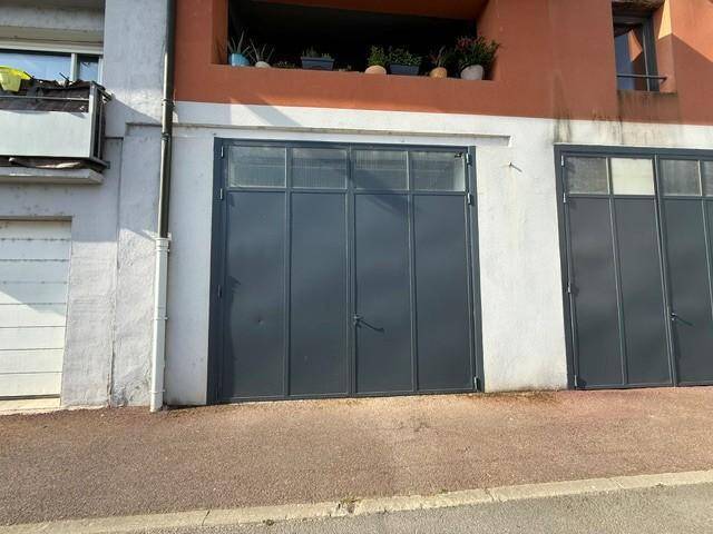 Location local boutique à Saint-Laurent-sur-Saône 01750 850 €