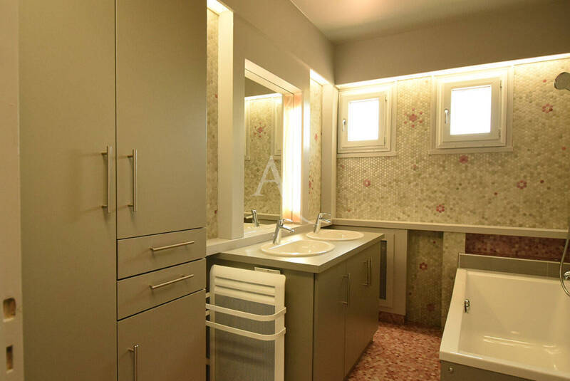 Buy house maison 7 rooms 250 m² in Charnay-lès-Mâcon 71850
