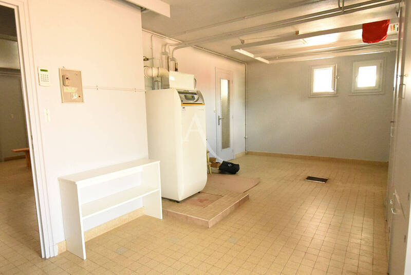 Buy house maison 7 rooms 250 m² in Charnay-lès-Mâcon 71850