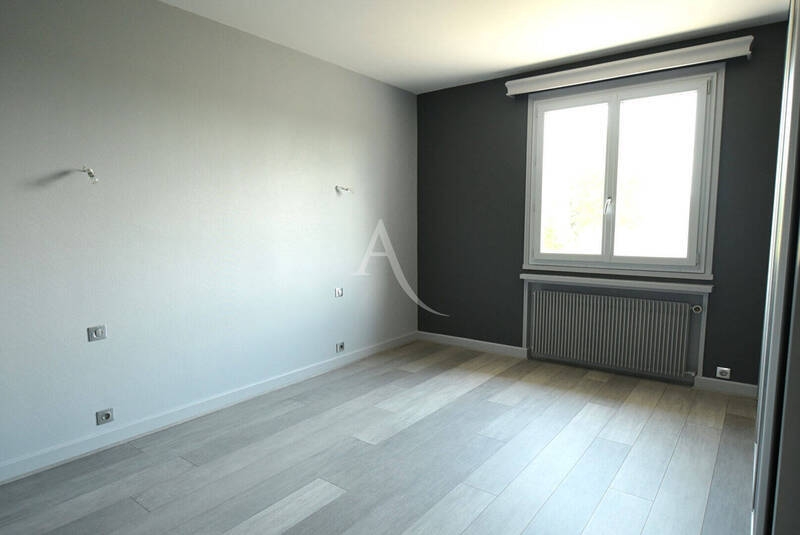 Buy house maison 7 rooms 250 m² in Charnay-lès-Mâcon 71850