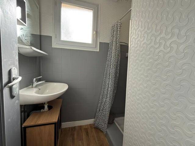 Location appartement rénové 2 pièces 55.12 m² à Saint-Gengoux-de-Scissé 71260 5 - 490 €