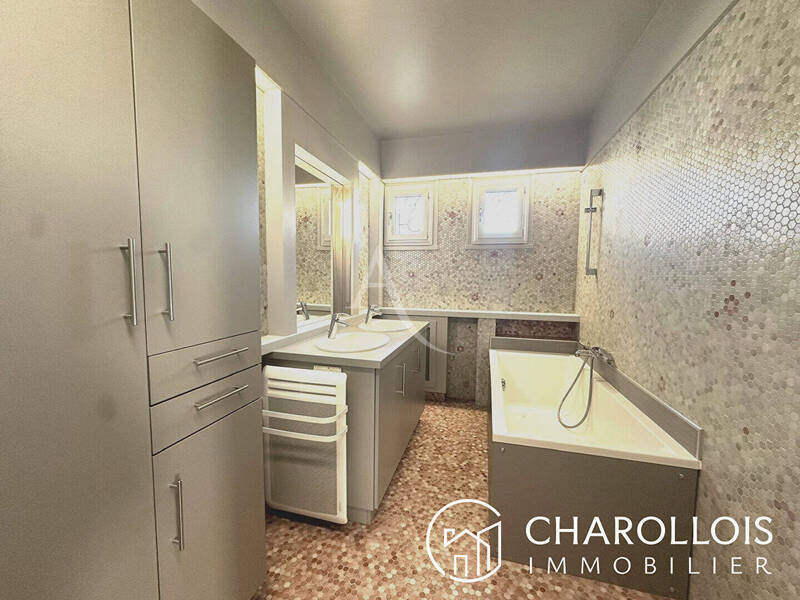 Vente maison 7 pièces 250 m² à Charnay-lès-Mâcon 71850