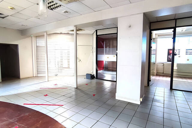 Sale Professional premises local commercial Mâcon 71000