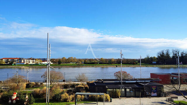 Vente Appartement 2 pièces 89.18 m² Mâcon 71000 Centre villeVue Saône
