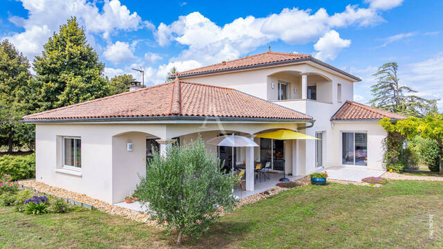 Vente Maison villa 6 pièces 207.08 m² Saint-Martin-Belle-Roche 71118