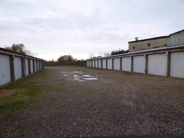Location Garage - Parking parking Crottet 01290